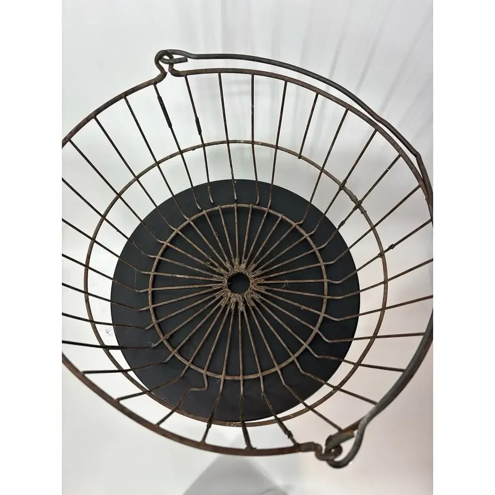 VINTAGE RUSTY CLAM OYSTER METAL LARGE BASKET W RING FISHING CAPE COD DECORATIVE
